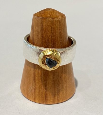 Sterling silver ring with blue sapphire (22ct gold bezel)