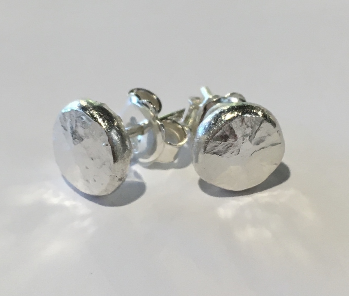 Fine sterling silver hammered stud earrings - 0069