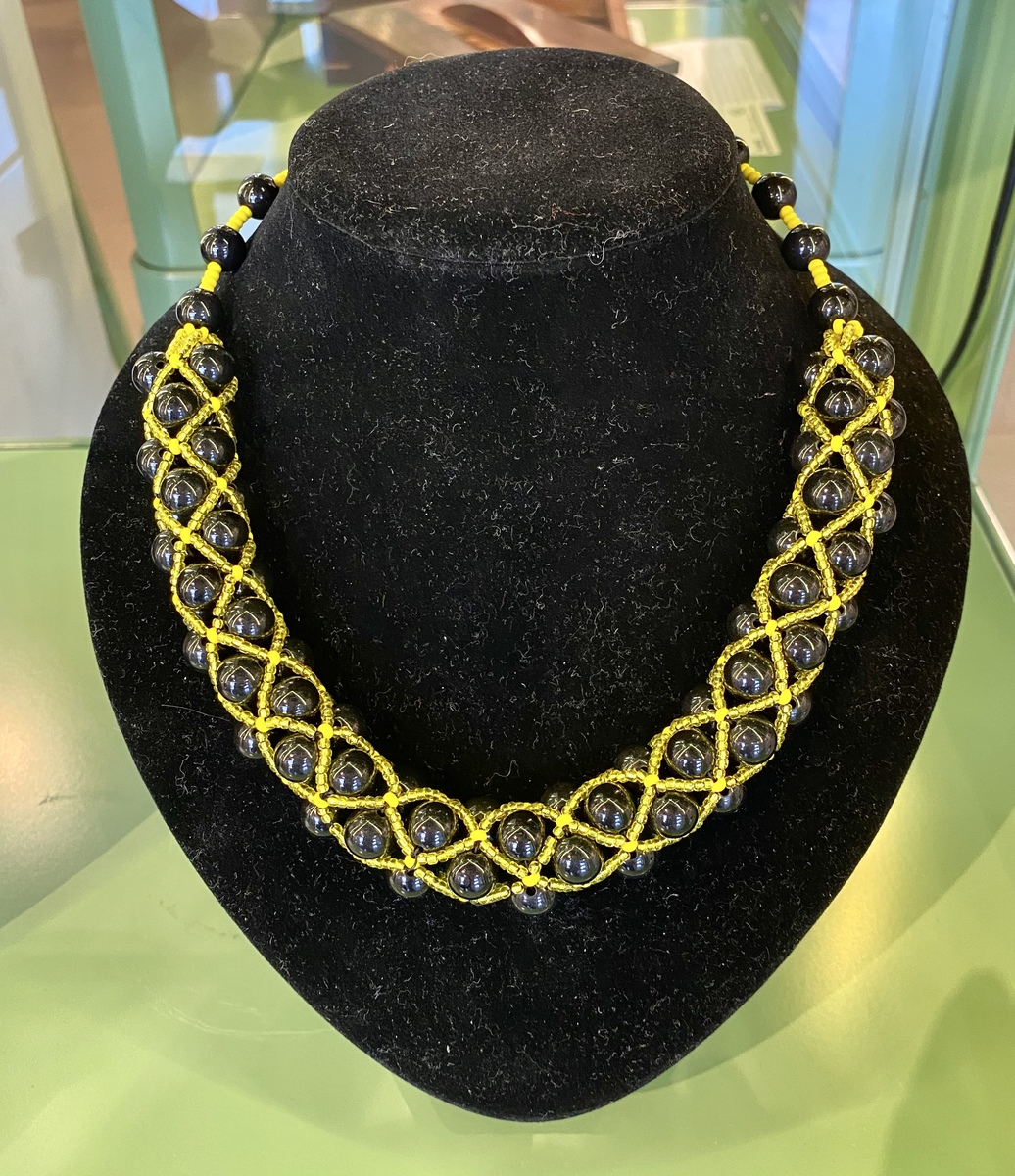 Netted necklace