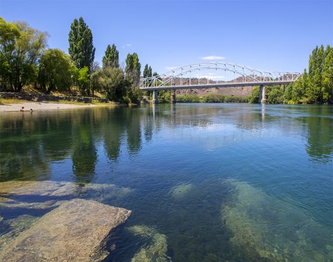 Alexandra Bridge, Alexandra, Central Otago (children swimming)