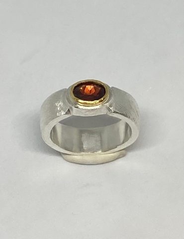 Garnet (facetted) ring