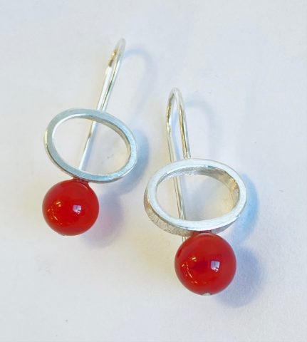 Oval element and carnelian earrings