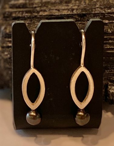 Small Navette and Black Pearl earrings