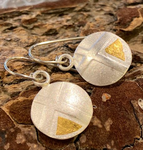 Embossed dome with triangle - earrings- sterling silver, 24ct. gold Keum Boo