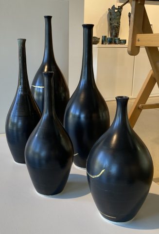 Installation of bottle forms
